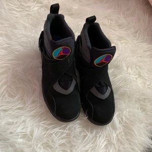 Boys Retro 8 Jordan. Great Condition.